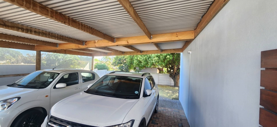 6 Bedroom Property for Sale in Fraaiuitsig Western Cape